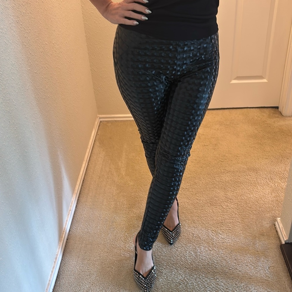 AKIRA leggings sz medium